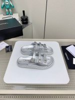 Chanel香奈儿小香魔术贴沙滩拖鞋25ss 春夏新款;专柜最新款，上脚依然让我心甘情愿剁手入，四季搭配都无敌了，，超级推荐鞋面：进口混种羊皮内里：羊皮大底：橡