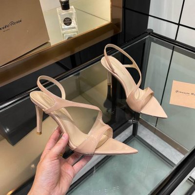 gianvito rossi 2024 新款凉鞋顶级版本代购品质！高跟尖头漆皮凉鞋。尖头设计充满时尚感，尽显优雅气质。漆皮的光泽亮丽夺目，如同镜面般反射着光芒。