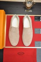 出厂价P 商品商标：Tods 托德斯 豆豆鞋 正码码数: 38-45 45定制不退换 商品材料：精选 头层小牛皮鞋面+进牛皮鞋垫。强烈立体视觉效果，原版橡胶大底