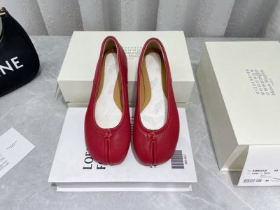 出厂: 顶级顶级版本 maison Margiela马吉拉23 Vs 早春新款分趾单鞋系列 分趾经典乐福单鞋 原版一比一打造舒适度 包裹性都比较好 个性十足 很