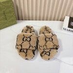 GUCC*I古*驰24vs最新王炸爆款毛拖系列 松糕平底字母毛拖 进口羊羔毛材质，舒适度极高，非常具有辨识度，美貌与实用并存舒适而不单调的毛毛拖！ 面料:原版定