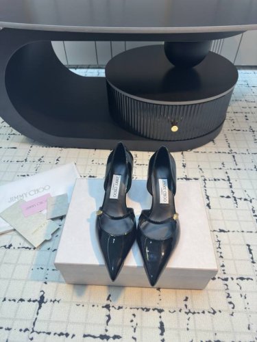 代购级 Jimmy Choo｜周仰杰经典中空高跟鞋系列 我们家Jc一如既往品质优越 低调不失华丽 性感又不显张扬说的就是这款 上脚太好看了 鞋型是大家都爱的秀气