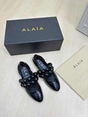 包扣 玛丽珍系列平底 单鞋 平底Alaia 拖鞋来自巴黎 一见倾心 黑色 牛油皮高级 经典 阿莱娅还有另外性感的一面 配上不同款式，不同风格都能轻松驾驭，无论牛 - 点击图像关闭