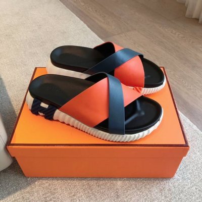 hermes... A Eclair 新款Kelly+爆款系列 版型超正，有一定厚度增高显腿长！透体透气 舒适的进口牛皮 春夏拼色兼具颜值舒适度的单品！ 渠道货