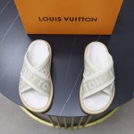 出厂价： LV家 货源稳定四季有货: 情侣款Size：码数：女36-41 男38-44 45、46定制 LV 情侣款 路易威登专柜主打最新款压花拖鞋硬货上新代购