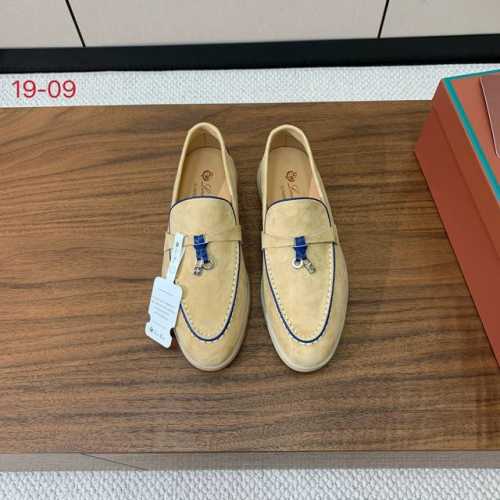 Loro Piana 锁边款乐福鞋。意大利顶级羊绒复古优雅低调奢华。时尚性与皮料实用性同样兼具依然全网最高品质。鞋面羊京丝质柔滑。手工缝线，水染皮里，原版大底。
