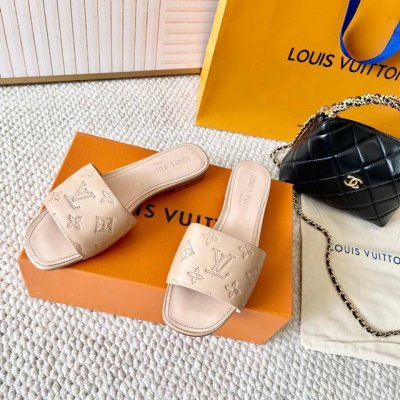 Lv驴牌25年早春新品 激光浮雕小猫跟凉拖鞋，一字平底女拖鞋 牛皮面 真皮底 跟高 5.5Cm 平底 正码 35-39订做40.41.42不退换