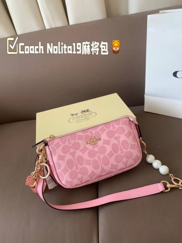 柔雾粉 Coach Nolita19麻将包 Coach蔻驰专柜新款Swinger Bag单肩腋下包斜挎包 Coach新款 蔻驰原单月牙包麻将包，Ykk原单五金搭