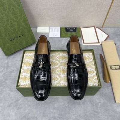 G家新品 Gucc* 古～ 饰互扣式双g男士乐福鞋皮鞋 官方售价rmb,600 采用进口 Napa 牛皮 开边珠亮皮 鳄鱼纹压纹牛皮 进口高丝光磨砂牛皮打造制成