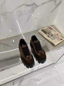 高版本 ‘’ Prad 2025 ss 时髦厚底乐福鞋新款厚底乐福鞋、品质依旧、区别市面抢出版本、自购原版独立开发、鞋面采用订制牛反绒、意大利混种小羊皮垫脚、原