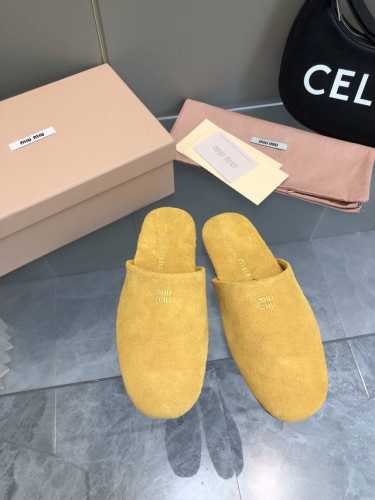 MIUMIU2024秋夏系列穆勒鞋拖鞋包头小羊皮半拖Zp开发 原版拆卸 对版拖鞋秒杀市面版本 Miu真的太少女啦 超级柔软舒服的脚感 材料：原版磨砂皮 小羊皮