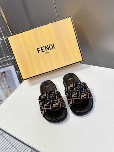 顶级原版货 Fendi芬迪情侣款拖鞋，超多网红时尚博主种草 夏天必备 简约大方耐看 鞋面电绣工艺+F家经典老花 内里均为面皮原版混种羊皮，市面唯一一家正品做法，