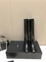 Saint Laurent 圣罗兰 YSL高跟长筒靴。专柜年度最新秋冬款长靴，上脚很好的修饰脚型，搭配高跟秒变大长腿。 鞋面：16寸进口开边珠牛皮 内里 垫脚：