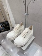 情侣款 Rick Owens 欧文斯绑带休闲鞋运动鞋 小面包可可爱爱又潮潮酷酷 真的是早春的时尚利器呢！穿搭适配度满分 轻松摆脱路人感 皮质也是软呼呼的，用料相