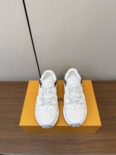 lv｜路易威登L家 驴牌 最新Olympia系列 情侣款 银角大王 休闲 运动鞋 跑鞋 男码+10 本款 Lv Olympia 运动鞋融合网格面料与金属质感合成