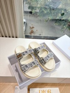 出厂 顶级版本 迪奥2025早春新款乐福鞋一眼就想要的凉鞋简单大方‘低调奢华！ 配上醒目的Chanristian Dior标志扣#非常高级 穿着舒适好看而且好搭