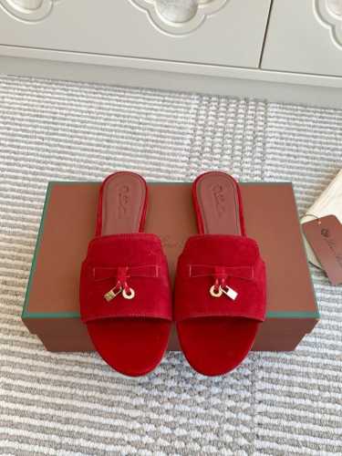 平底 粗跟 代购级 Loro piana Summer Charms Ser LP女士凉鞋拖鞋产品详情：这款绒面羊皮革凉鞋搭配饰有Loro Piana My C