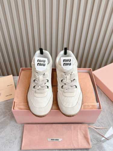 出厂 顶级版本 升级原版开模 正确版 Miumiu 缪缪 25Ss 春夏新款 饼干鞋 阿甘鞋休闲运动鞋Miumiu最新爆款 前卫大胆的设计，Miu Miu风格融