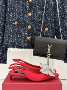 厂价 Dolce&Gabbana25S 春夏新品水钻蝴蝶结凉鞋 面料采用原版定制材质 内里踮脚均为羊皮 意大利进口牛皮大底 码数：35-39 40 41 42定