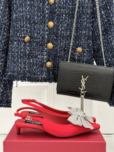 厂价 Dolce&Gabbana25S 春夏新品水钻蝴蝶结凉鞋 面料采用原版定制材质 内里踮脚均为羊皮 意大利进口牛皮大底 码数：35-39 40 41 42定