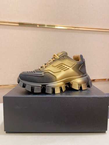 工厂价 高版本 高品质新款prada 普拉达 专柜同步上市， 新款男鞋、面料精选头层牛皮。内里 进口弹力网牛皮内里。高端开模防滑橡胶大底，精美线条、简约大气，上