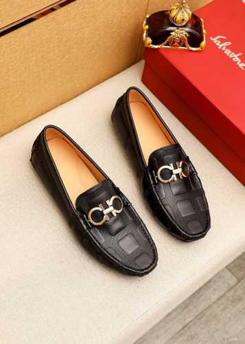 商品商标：Ferragamo 菲拉格慕 豆豆鞋 正码码数: 38-44 45.46订制 商品材料：精选 进口小牛皮压花鞋面+经典五金扣，进口猪皮内里。强烈立体视