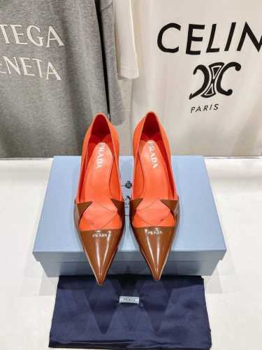 高版本出厂 Prada* 普拉达25Ss春夏新品玛丽珍尖头高跟鞋单鞋时装鞋 原版购入1:1开发，细节完美，上脚舒适可任意配搭春夏的美饰服丽，精耐致看 鞋面：原版