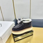 出 PRADA 普拉达24秋冬新款△三角标厚底靴 系带雪地靴 双色擦色牛绒真羊羔毛 真皮沿条 双色TPU大底 Size：35-39 40 41定做不退换