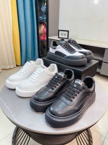 出厂价P 普拉达 Prada 奢华时尚的高端产品完美的楦型加上顶级的手工制作，使得本款鞋子立马形成了一股浓郁的贵族气息。进口头层牛皮搭配布洛克雕花工艺牛皮内里法