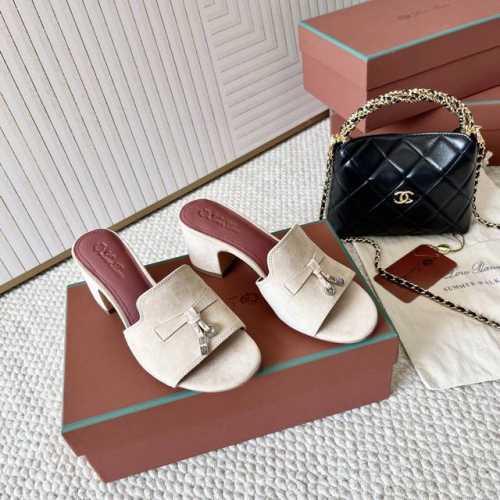 平底 粗跟 代购级 Loro piana Summer Charms Ser LP女士凉鞋拖鞋这款绒面羊皮革凉鞋搭配饰有Loro Piana My Charms