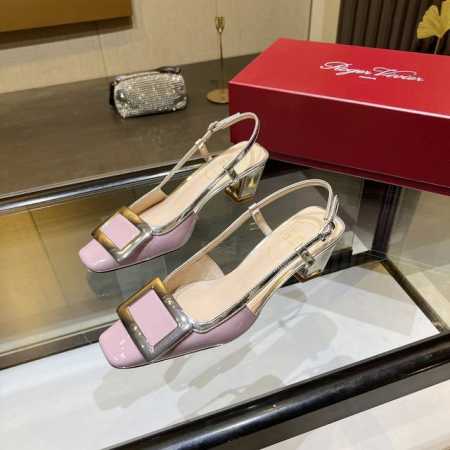 Roger Vivier Rv 最新秀气方扣优雅方头凉鞋楦型完美舒适粉丝们一定不能错过的单品意大利进口软牛漆皮质感细腻柔嫩+真皮大底+浅粉头层羊皮 35-42 - 点击图像关闭