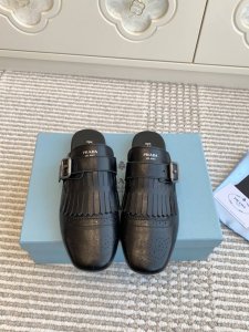 批拖鞋 乐福 Prad* 25ss 普拉达走秀款皮带扣 复古流苏穆勒半拖 乐福鞋爆款！走秀款 复古感时髦满满 随意百搭 时尚休闲 独到味道，人人都爱也轻松驾驭