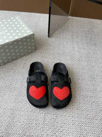 Birkenstock 博肯 25Ss早春新款 爱心 勃肯 包头拖 这两个品牌刚出联名我就心动了 代购找很久才买到货 真的一鞋难求 真的超级好看，姐妹们给我冲 - 点击图像关闭