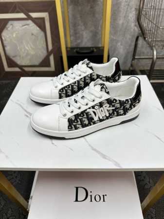 Dior-迪奥 来自法国 众多时尚超模首选品牌 做工精细 采用进口原版布+牛皮面料 羊皮内里 原版开模耐磨大底 给予你色彩斑斓的时尚 尺码 Size :38-4 - 点击图像关闭