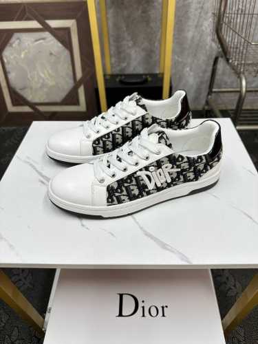 Dior-迪奥 来自法国 众多时尚超模首选品牌 做工精细 采用进口原版布+牛皮面料 羊皮内里 原版开模耐磨大底 给予你色彩斑斓的时尚 尺码 Size :38-4