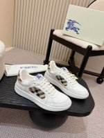 男款 ,女款330元！ Burberry2025爆款出炉，历经三年经典格子回归，百搭，装饰精纺 Burberry 格纹图案。搭配网眼内衬和格纹鞋带，橡胶鞋底饰有