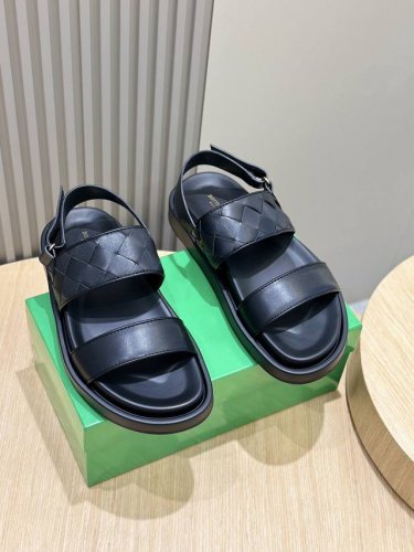 bv手工编织男士拖鞋凉鞋-适合爆走 依旧是强调极简与实穿性 却又充满鲜活的艺术性 超级经典 奢华又舒适 进口牛皮+牛皮内里+轻质大底 size:39-44 38