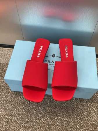 工厂p价p prada 2025 春夏走秀新款低跟方头女鞋 普拉达明星同款字母跟果冻色露趾凉拖鞋 材质:鞋面进口真丝面料+水染羊皮内里+意大利真皮大底 跟高:3 - 点击图像关闭