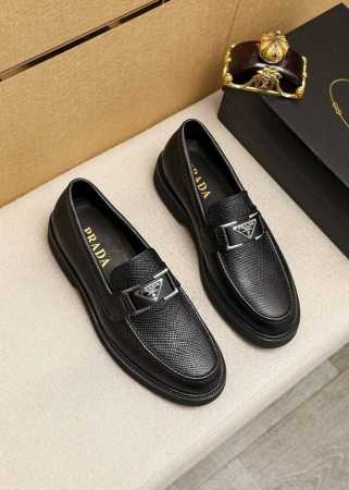 商品商标：Prada 普拉达 休闲皮鞋 正码码数 39-44 38.45.46订制 商品材料：精选 进口头层十字纹牛皮鞋面+奢华五金扣，进口水染牛皮内里。强烈立 - 点击图像关闭