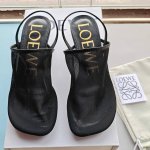 2025最新罗意威Loewe Ss夏季限定冰丝网拖鞋 真正空调鞋 加若隐若现的美感 上脚真的太美了 强烈推荐 超级懒人时装拖 三种穿法 明星博主同款 面料 进口