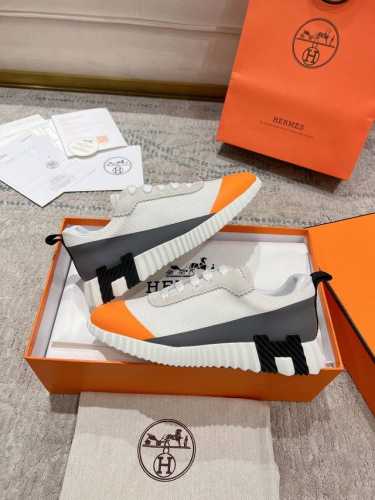 顶级版本2024ss Hermès 爱马仕 初秋新品情侣款 休闲鞋拼色设计MM风 超前时尚 简约高级 随意搭配 上脚非常轻便舒适鞋面：麂皮 牛皮内里：羊皮大底：