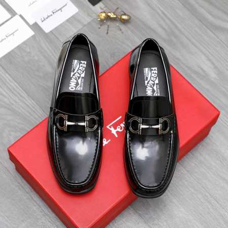 商品商标：Ferragamo 菲拉格慕 套脚皮鞋 正码码数 38-45 商品材料：精选 珠光牛皮鞋面 牛皮内里 原版大底 - 点击图像关闭