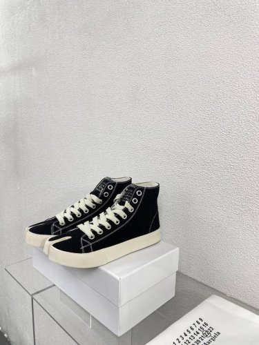 高帮分趾运动鞋Maisonmargiela 马吉拉 Mm6 黑色帆布 分趾运动鞋 包头拖火爆来袭！太香了 靓丽多彩少女感扑面而来！ 不容错过的时尚单品 简单又有