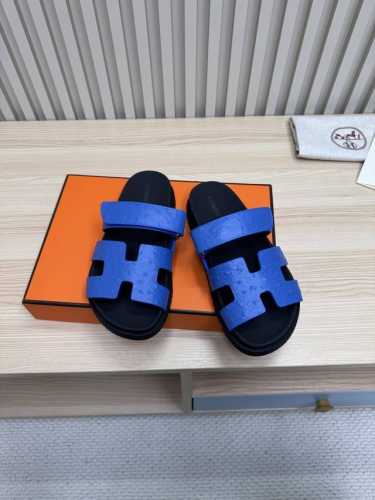 顶级版本 Hermes 爱马仕火到不行的情侣款二舅拖 猪鼻子夹角凉鞋拖鞋,搭配各种彩色袜子，潮爆了！ 鞋面：进口牛皮 羊京皮 布面 掌纹皮 内里：进口牛皮 羊皮