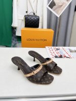 橙子出厂价p louis Vuitton 路易威登 春夏新款 Lv丹宁牛仔布小猫跟拖鞋 高跟拖 露趾细跟凉拖 夏季女神们的夏季必备款 原版复刻 脚感超舒适 尽显
