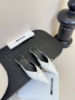 Jacquemus 25 Aw 尖头小猫跟单鞋 近期热门单品 这双很时髦啦 各大网红上脚 搭配度满分 原版开发制作 匠心开发 原版定制开边珠牛皮 羊皮内里 真皮