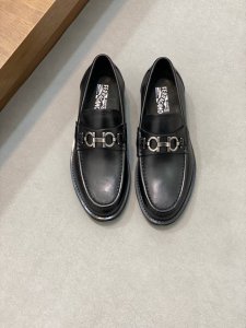ferragamo 男士皮鞋，高品质，顶级狠货，鞋面进口头层磨砂牛皮，内里垫脚均用进口牛皮，原版五金，配原版轻质大底，配码38-45， 38,45订做不退换