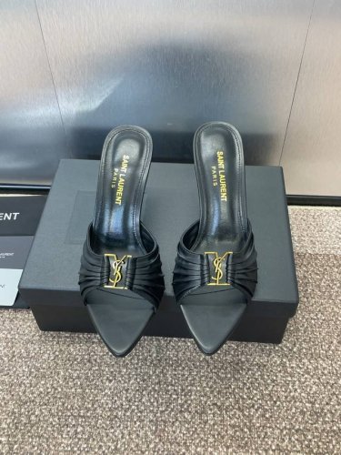 工厂p价p Saint Laurent paris 圣罗兰2025春夏新款高跟女鞋 Ysl字母Logo五金扣明星同款圆头细跟一字拖露趾凉拖鞋 材质:鞋面进口混种