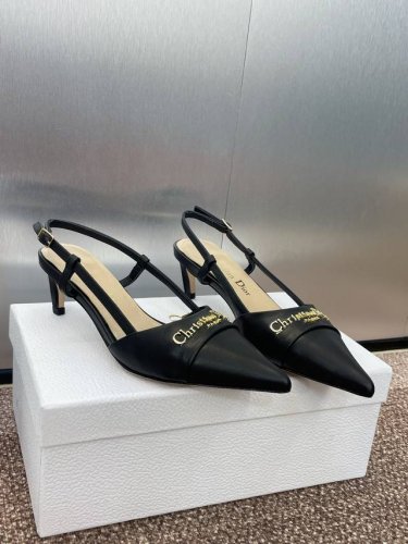 工厂p价p 迪奥 2025春夏高定系列新款 My Dior 低跟尖头女鞋 Cd字母Logo五金扣细跟后空凉鞋 材质：进口开边珠牛皮 小牛皮 环保透气科技面料+水