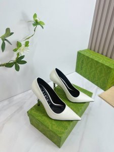 出厂 2025 Sss新款报到 Gucci 古*奇 原单品质 原汁原味的欧式风格 上脚非常完美穿搭上配此鞋 优雅大方 晶莹剔透 无论种各配件材质 都是家独一比一